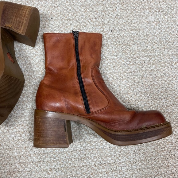 Harley Davidson Vintage 90s Tan Chunky Heeled Boots - Picture 7 of 9